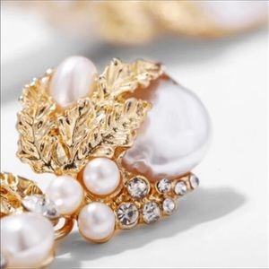 Statement crystal & pearl gold dangle earrings NWT